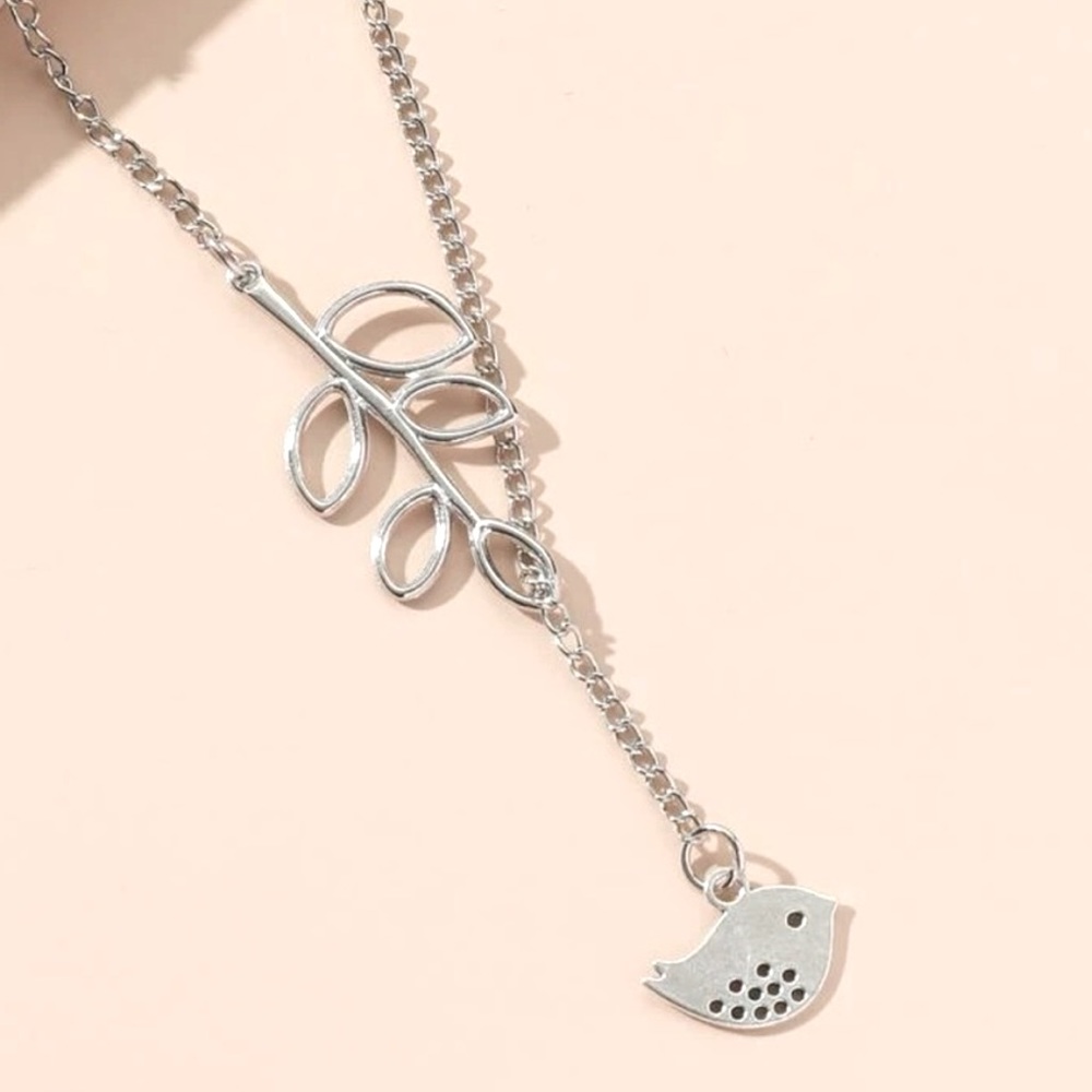 💥NWT💥 Silver Leaf & Bird Necklace